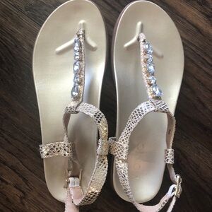 Vionic Bling Glitz and Glamour Gold Size 8 Sandals-like new
